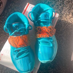 Nike Kyrie Irving Oracle Aqua, Size 8